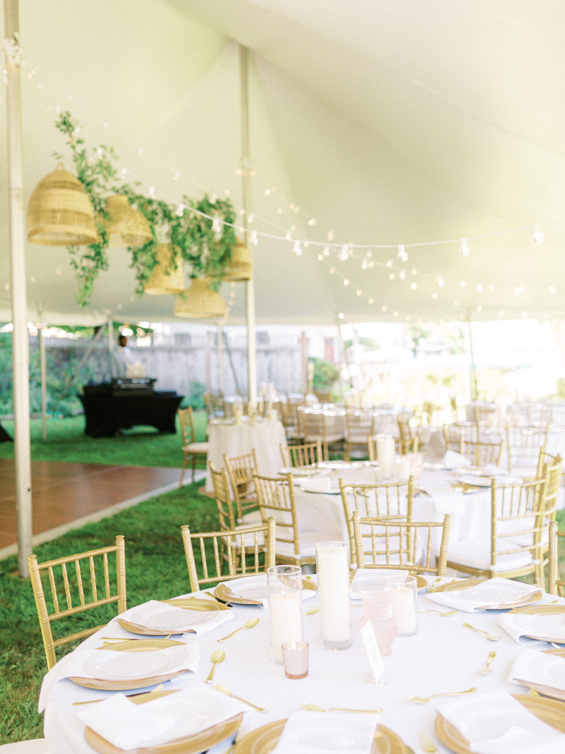 round vs rectangular tables at a wedding