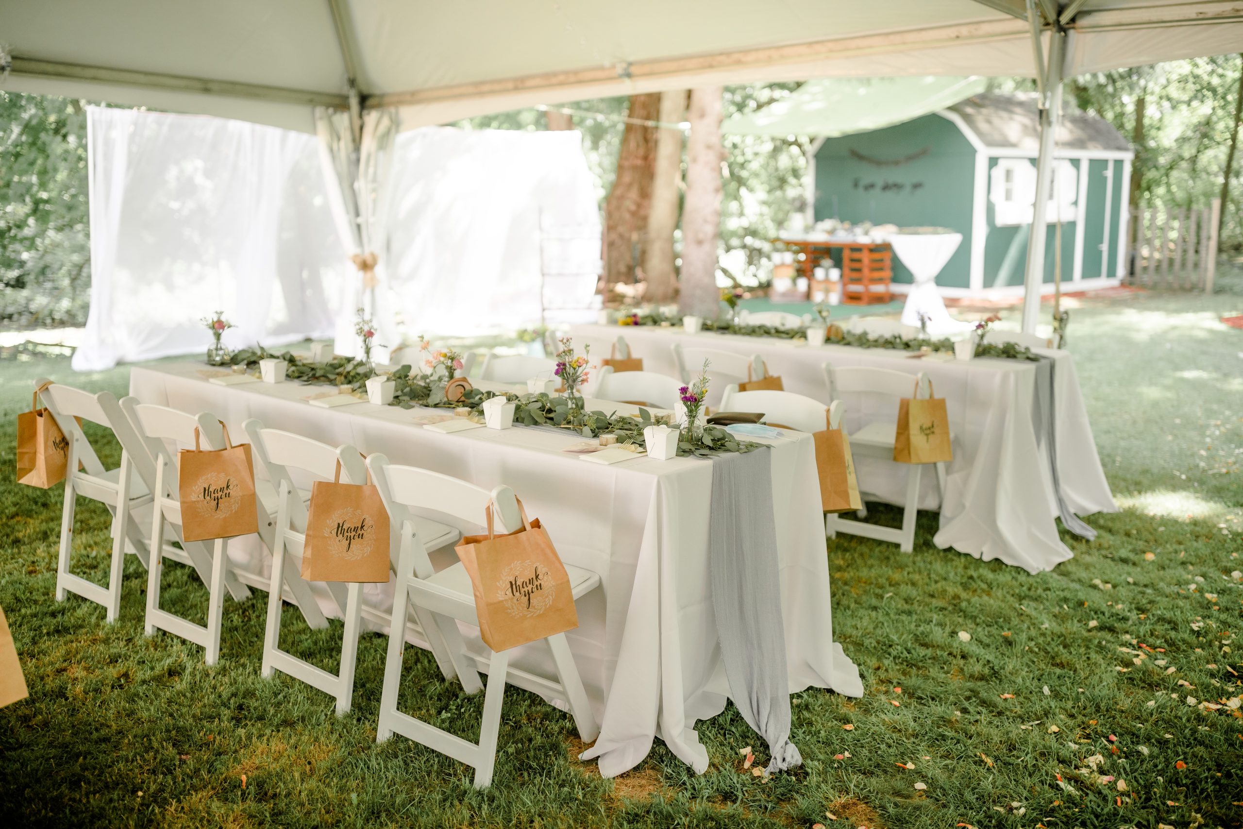 round vs rectangular tables at a wedding